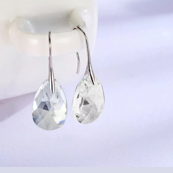 Jewelry - Clear Crystal Drop Earrings